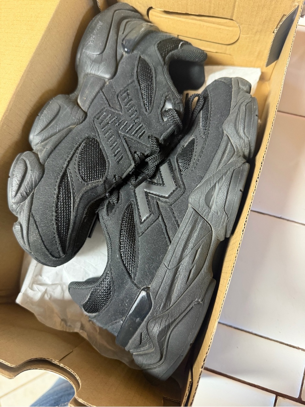 New Balance Men’s Black Athletic Chunky Sneaker